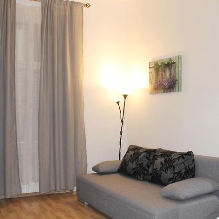 Modern Apartment Ve Smeckach 28 Prag Eksteriør billede