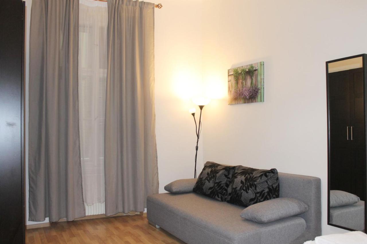 Modern Apartment Ve Smeckach 28 Prag Eksteriør billede