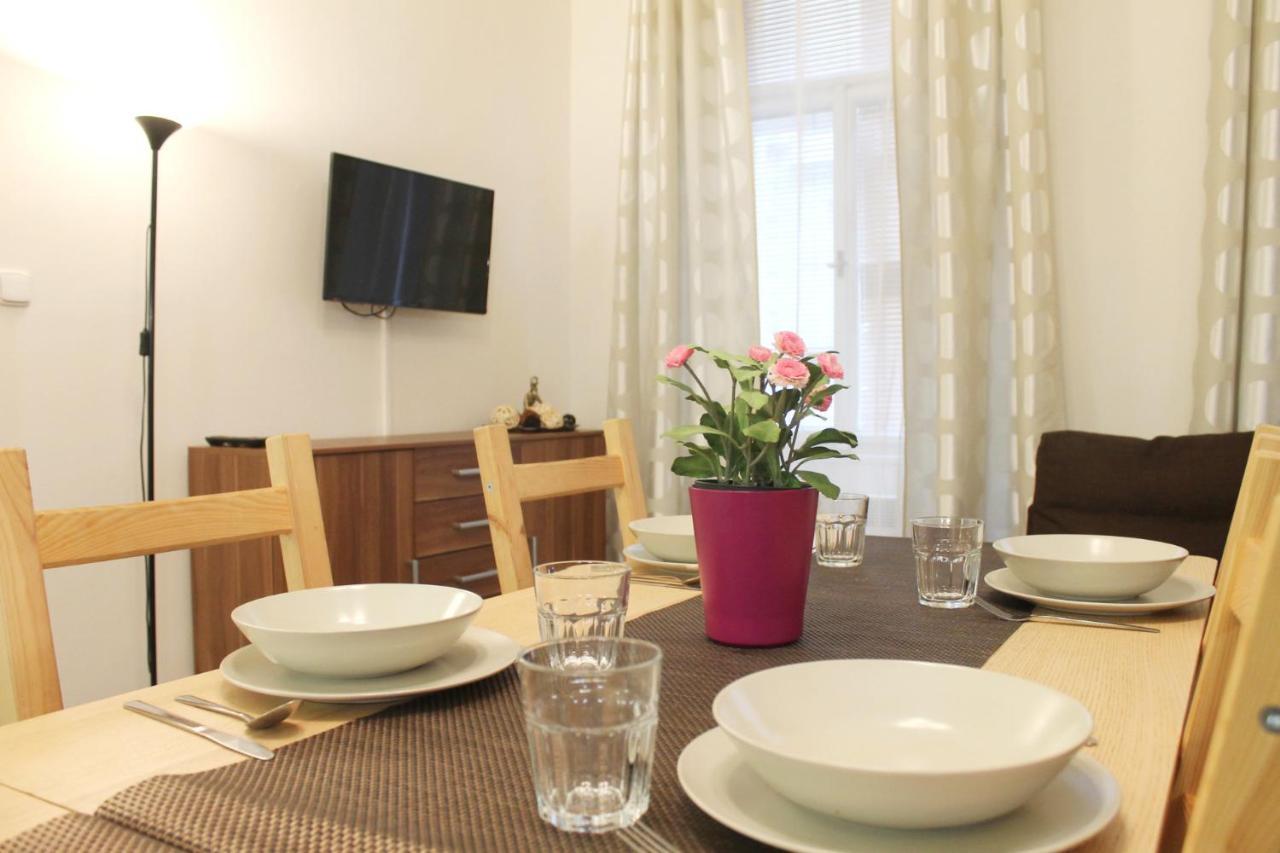 Modern Apartment Ve Smeckach 28 Prag Eksteriør billede